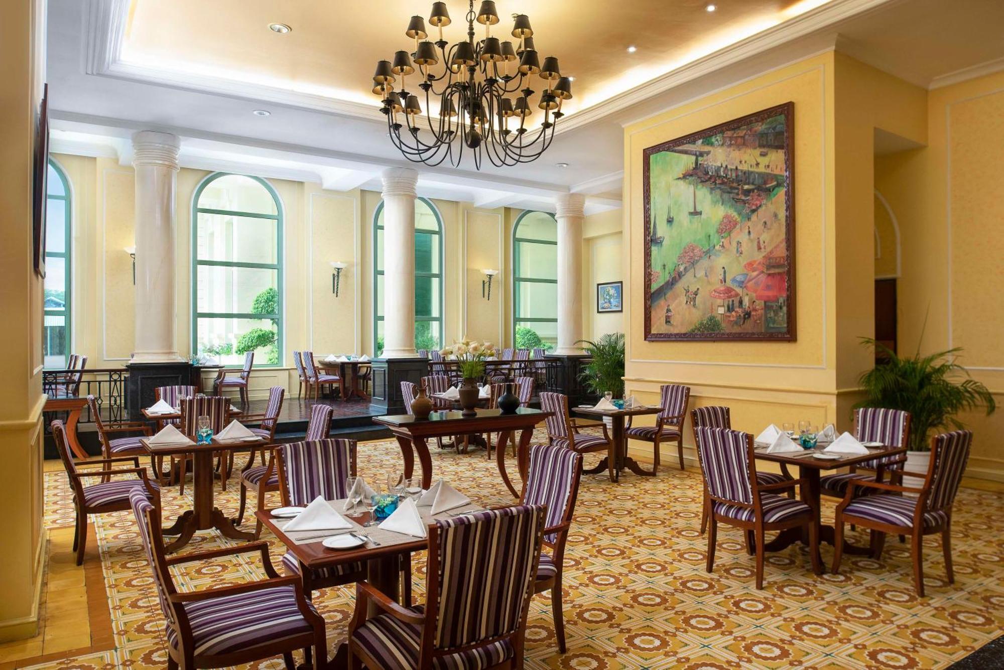 Avani Hai Phong Harbour View Hotel Екстериор снимка